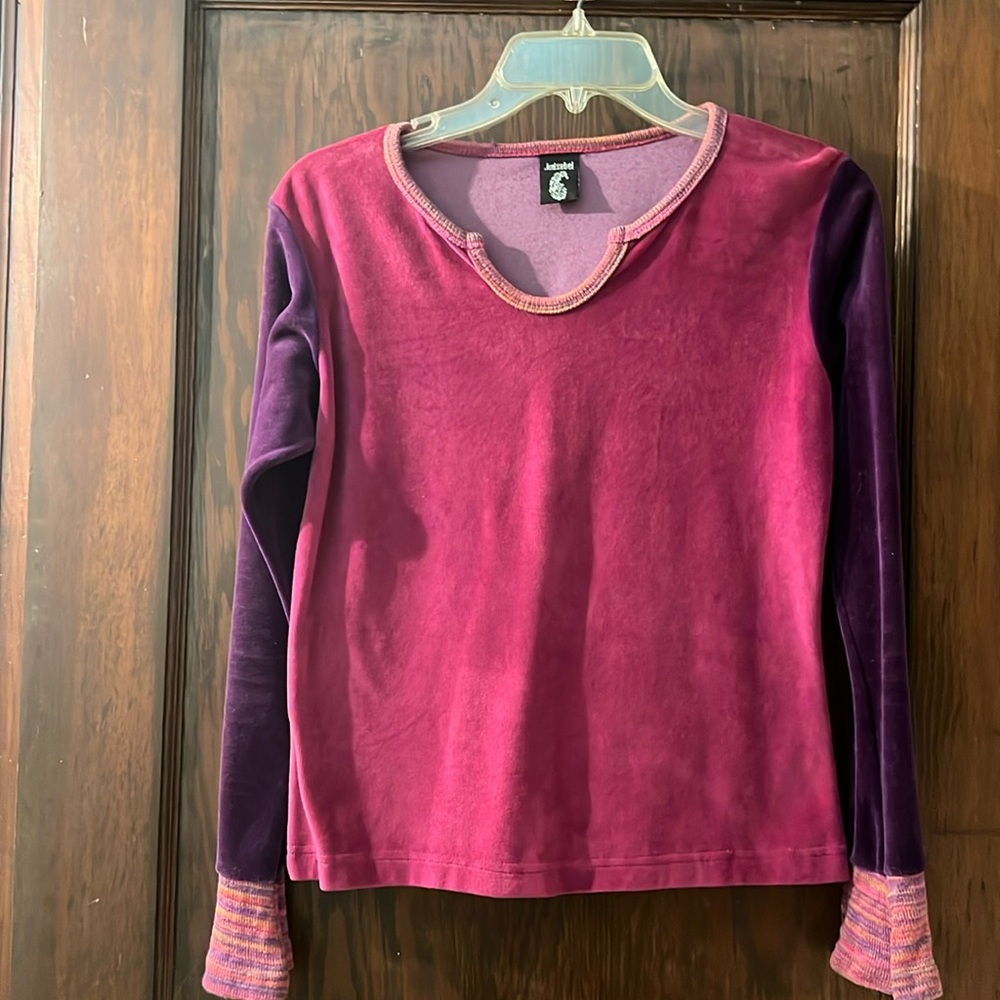This too is made of cotton, but the texture is velvety.